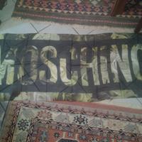 Stola in pura seta, firmata MOSCHINO