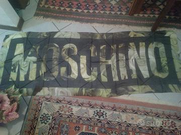 Stola in pura seta, firmata MOSCHINO