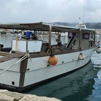 Barca adibita alla raccolta di Mitili