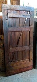 Porta antica rustica di fienile. Burn doors.