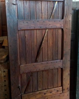Porta antica rustica di fienile. Burn doors.