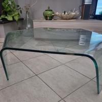 Tavolino in cristallo di design 