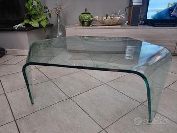 Tavolino in cristallo di design 