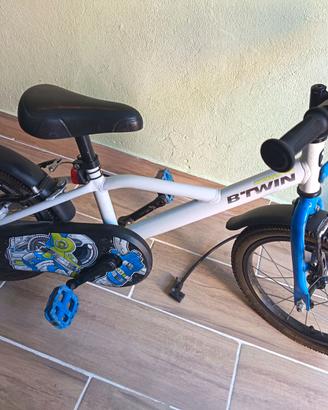 bici bambino con casco