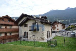 Appartamento di 122 m² con 4 locali e box auto a V