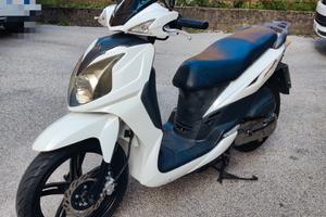 SYM Symphony SR 150 + Casco BKR