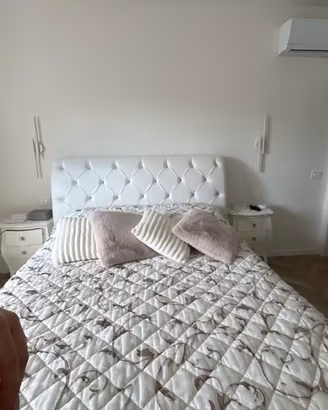 Letto in pelle spessorata bianco