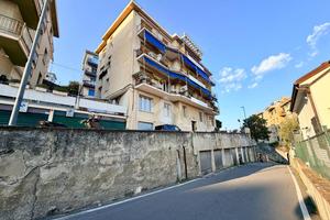 4 LOCALI A ALBISSOLA MARINA