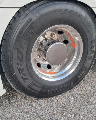 2 Copri mozzi per camion