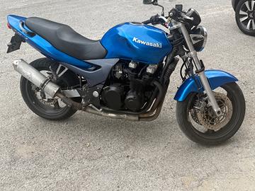 Kawasaki ZR -7  750 cc
