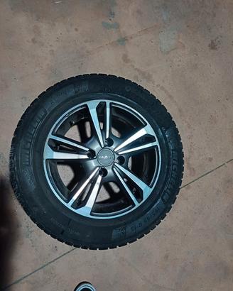 Cerchi in lega con gomme invernali