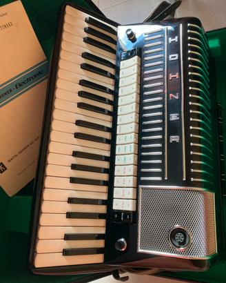 Strumento elettronico a forma di fisarmonica