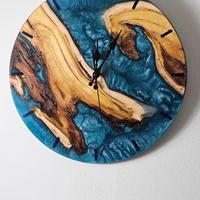 orologio in legno e resina 