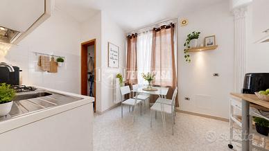 CASA SINGOLA CON TERRAZZINO, IN CENTRO