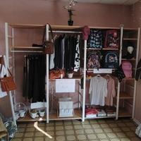 Scaffale con ripiani adattabile a cabina armadio