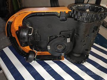 Robot tagliaerba automatico