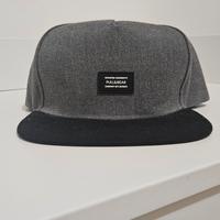 Cappellino a visiera larga