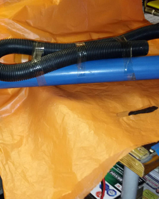 Pompa di sentina più staccabatterie e ami pesca