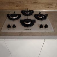 piano cottura a gas Ariston