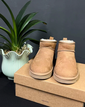Stivaletti corti donna UGG Ultra Mini EU 38