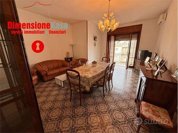Appartamento di 110 m² con 3 locali e box auto a N