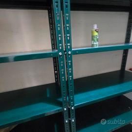 scafali in ferro e in legno