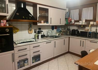 Cucina a ferro di cavallo, prezzo trattabile