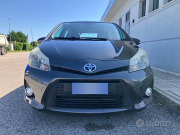 Toyota Yaris hybrid automatica