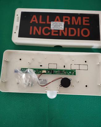 Dispositivo sonoro e luminoso di allarme incendio