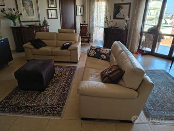 Coppia divani in pelle fior fiore Chateau d'Ax