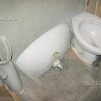 Lavandino a colonna e wc