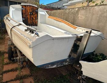 Barca a vela 5,5 m completa di vele e motore