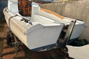 Barca a vela 5,5 m completa di vele e motore