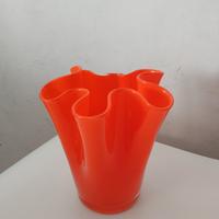 Vaso di design in vetro, colore arancione