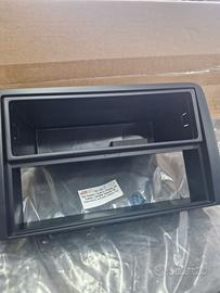 Mascherina per autoradio