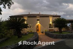 ANTICO CASALE CON PISCINA