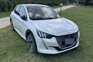 Peugeot e208 Pack