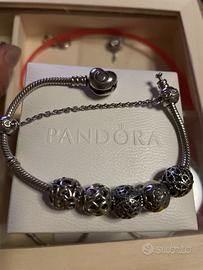 Bracciale con charm tutto originale Pandora