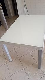 Tavolo bianco allungabile