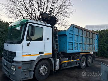 Mercedes 2541 scarrabile con gru