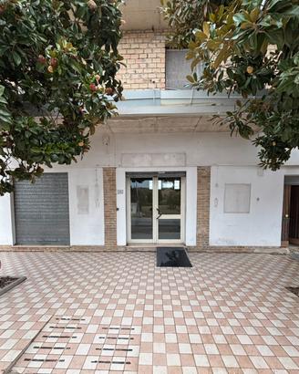 LOCALE COMMERCIALE MOSCUFO (PE)