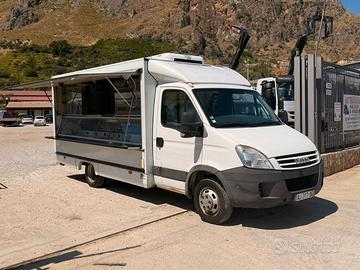 Iveco Daily 35C12 Panineria con banco frigo -11A-