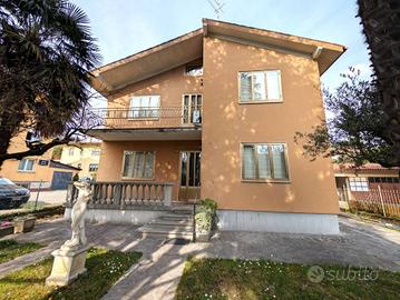 Villa di 188 m² con più di 5 locali e box auto a C