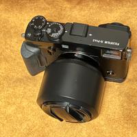 Fuji X-Pro 2 con grip e ottiche