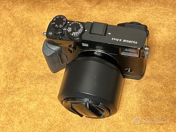 Fuji X-Pro 2 con grip e ottiche