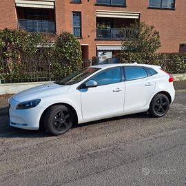 Volvo V40 D2 Kinetic (2017) – Solo 90.000 km Certi