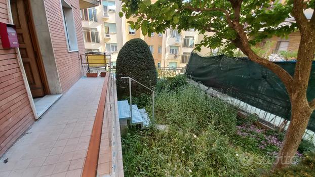 Regione ingresso indipendente giardino