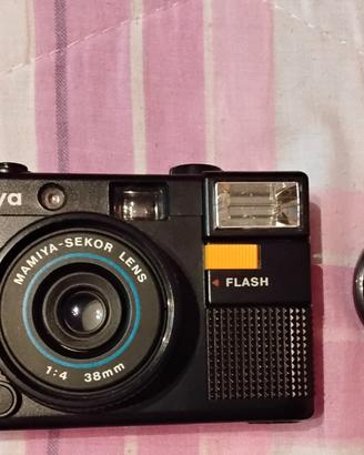 Fotocamera analogica compatta Mamiya EF2.