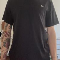 T-shirt Nike nera