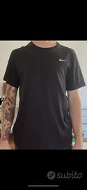 T-shirt Nike nera